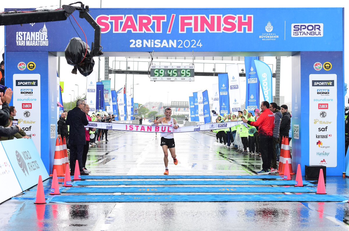 Türkiye İş Bankası 19. İstanbul Yarı Maratonu 10K ve 21K kategorisi dereceleri belli oldu! 10K: Kadınlar: 🥇Valeriia Petrova 00:42:19 🥈İlkim Ardıç 00:46:01 🥉 Ninar Hussein 00:47:02 Erkekler: 🥇Bedri Şimşek 00:33:03 🥈Ilaman Shyhnepesov 00:33:53 🥉Kerem Baybatur 00:34:33 21K:…