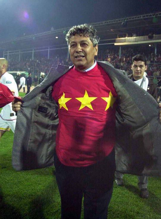 📅 TARİHTE BUGÜN | 28.04.2002 Kocaelispor 0-2 Galatasaray 🦁 Türkiye'nin 4 yıldızlı 𝗶𝗹𝗸 𝘃𝗲 𝘁𝗲𝗸 takımı olan Galatasarayımız, 15. şampiyonluğunu kazanarak Türkiye'nin ilk 3 yıldızlı takımı olmuştu! ⭐️⭐️⭐️