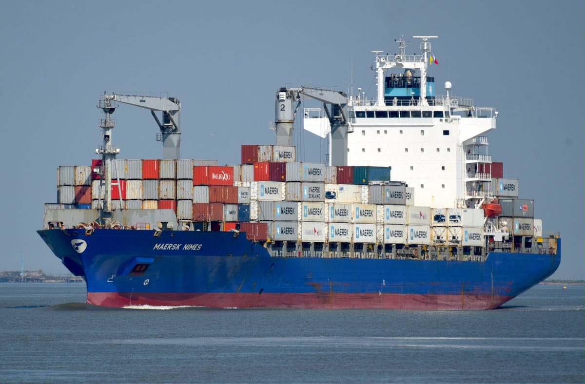 Container ship Maersk Nimes near Tilbury East. #ContainerShip #ContainerShips #CargoShip #Maritime #Shipping #ShipsInPics #Shipspotting #Ship #ships_best_photos #Ships #Ship #WorkingRiver #Ships #Schiffe #bootjeskijken #Schip #Containerschiff #RiverThames #Thames