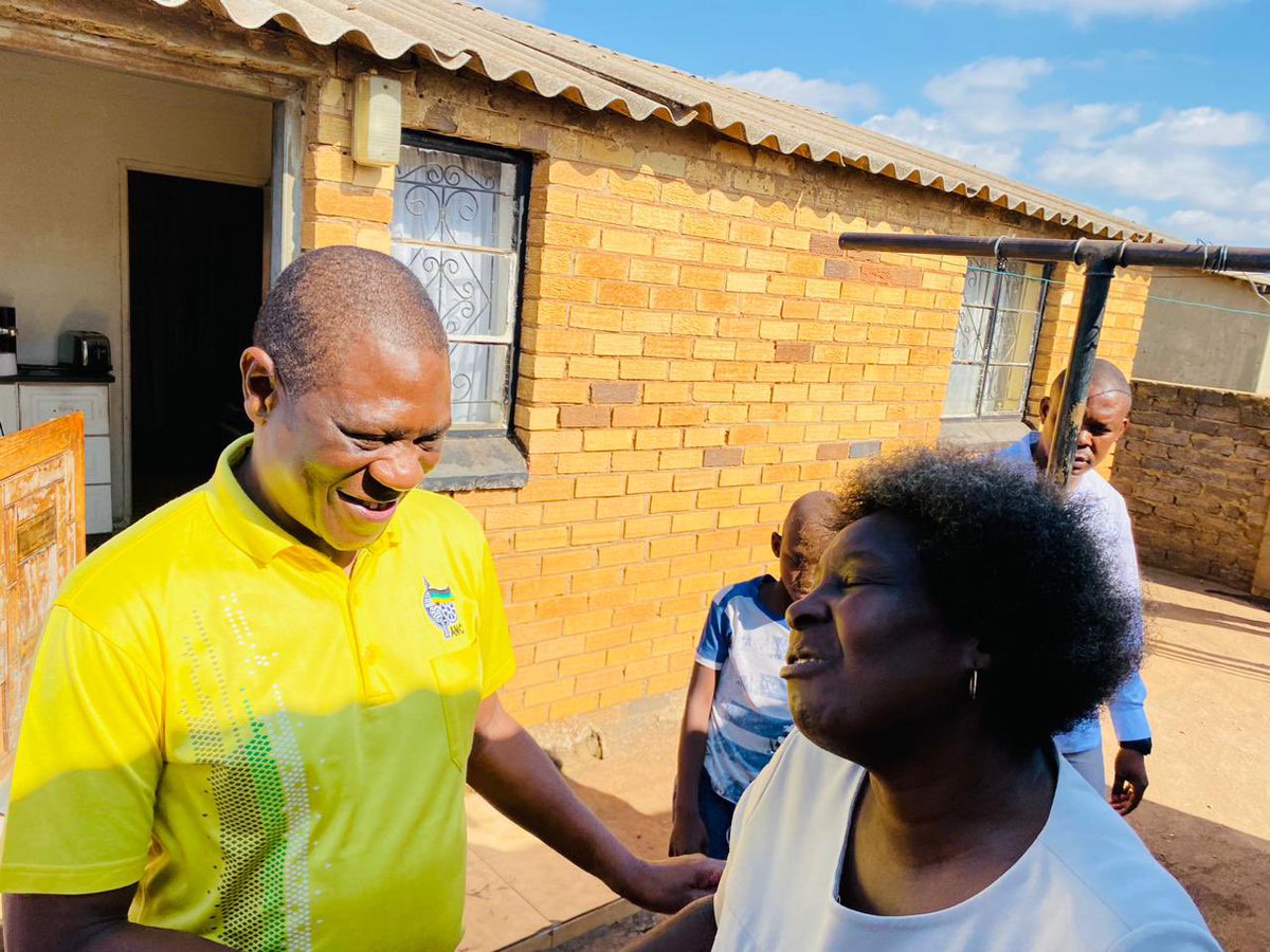 [IN PICTURES] ANC Deputy President Cde Paul Mashatile has embarked on a campaign trail at Ward 33, East zone, Sedibeng Region, ahead of the 2024 national elections. Cde Paul Mashatile is encouraging voters to go out in numbers to vote for the ANC. 📍Sebokeng East #VoteANC2024…
