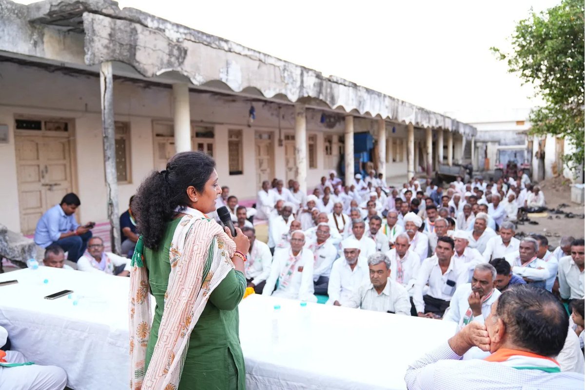 JennyThummar's tweet photo. દેવગામ ગામના સ્થાનિક રહીશો અને INDIA ગઠબંધન ના આગેવાનો- કાર્યકર્તાઓ સાથે "જનસંપર્ક કાર્યક્રમ".
નવી દિશા અને નવો ઉમંગ આ વખતે પરિવર્તન નક્કી છે.
.
.
.
#jennythummer
#JennyThummerForAmreli
#VoteForJennyThummer
#AmreliWithJennyThummer
#JennyThummer2024
#CongressForAmreli https://t.co/c6nGqQl3Sh