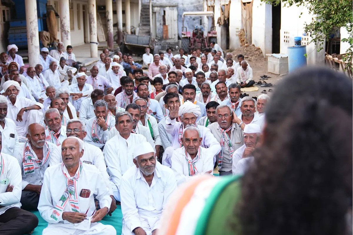 JennyThummar's tweet photo. દેવગામ ગામના સ્થાનિક રહીશો અને INDIA ગઠબંધન ના આગેવાનો- કાર્યકર્તાઓ સાથે "જનસંપર્ક કાર્યક્રમ".
નવી દિશા અને નવો ઉમંગ આ વખતે પરિવર્તન નક્કી છે.
.
.
.
#jennythummer
#JennyThummerForAmreli
#VoteForJennyThummer
#AmreliWithJennyThummer
#JennyThummer2024
#CongressForAmreli https://t.co/c6nGqQl3Sh