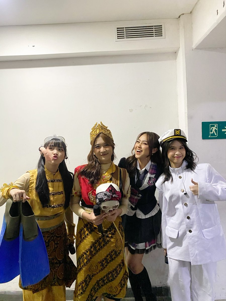 _siscasaras_'s tweet photo. With anak king🤴 https://t.co/bWZyMOFauu