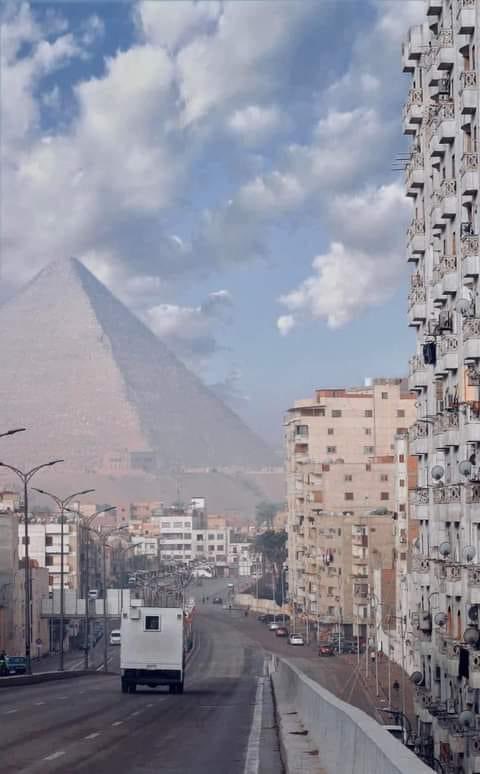Una vista diferente de las pirámides en Egipto.👀