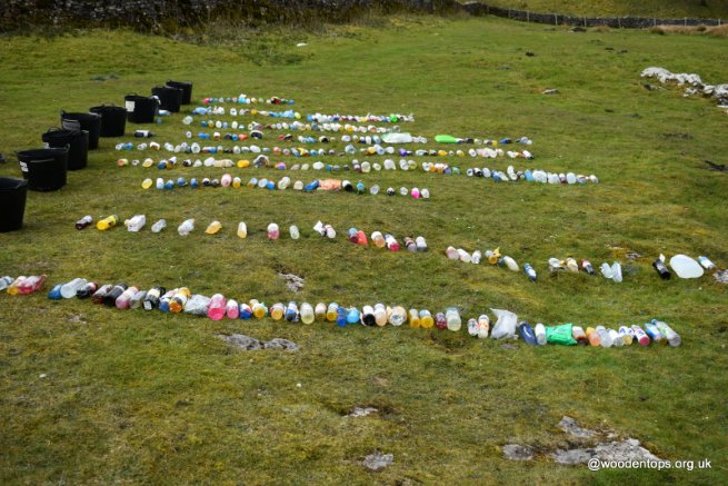 Great job by Horsforth Fellandale setting up the drinks pick up area for the 69th 3 peaks runners @3PeaksRaceInov8 @Fellrunninbrief @Fellandale