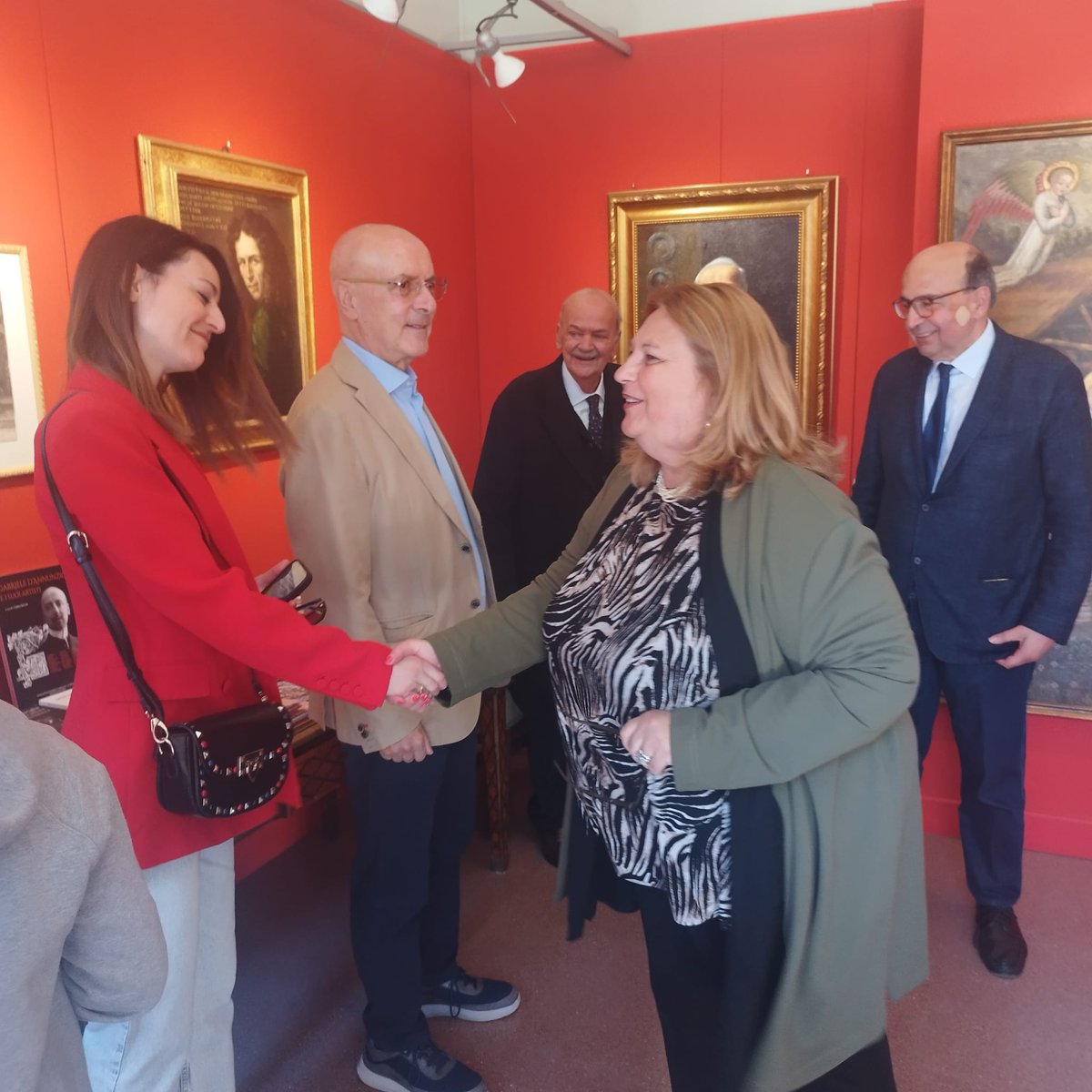 MuseoPaparella's tweet photo. Grazie a tutte le istituzioni e alla stampa per aver omaggiato con la loro presenza l'inaugurazione della mostra "I capricci" di Francisco Goya. Un grazie particolare al curatore, Michele Tavola. Vi aspettiamo in museo!
#Goya #museopaparellatreccia #incisioni #pescara https://t.co/D2N7h6wKSK