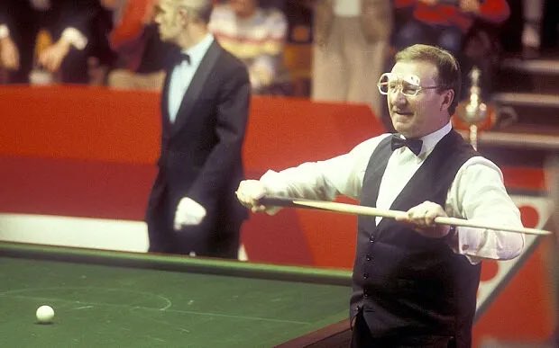 39 years ago, @dennistaylor147 won a nailbiting, deciding frame, black ball clincher. Here is my piece on the 1985 World Championship final that follows Dennis everywhere and haunts @SteveSnooker #Snooker greenbaize1972.com/the-black-ball…