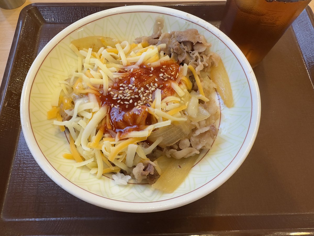 瀬田さんがお昼に牛丼食べたと聞いて✨
好き家のヤンニョムチーズ牛丼です🧀
個人情報（トッピング）垂れ流しスタイル笑
#瀬田さくら