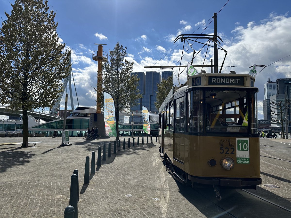 Driving the first citytour service of this year’s season today with ⁦@Lijn10⁩. Beautiful weather next to the #Erasmusbrug.