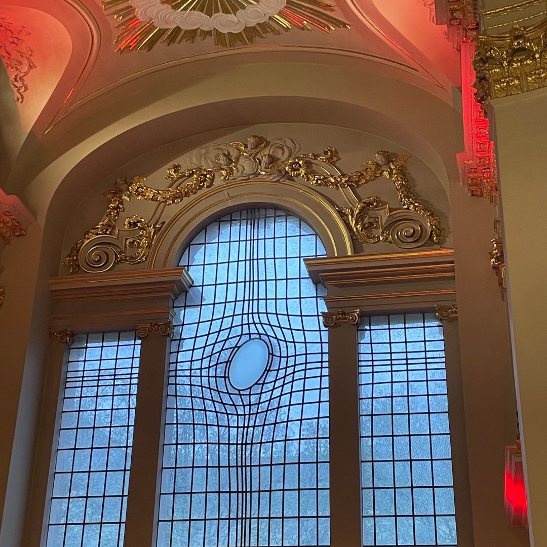 The splendid interior of St Martin-in-the- Fields #London, at last night's sublime concert by international chanteuse, actor & dancer, Ute Lemper.
There has been a church at this site since medieval times, but the present building ,designed by James Gibbs was completed in 1726 🧵