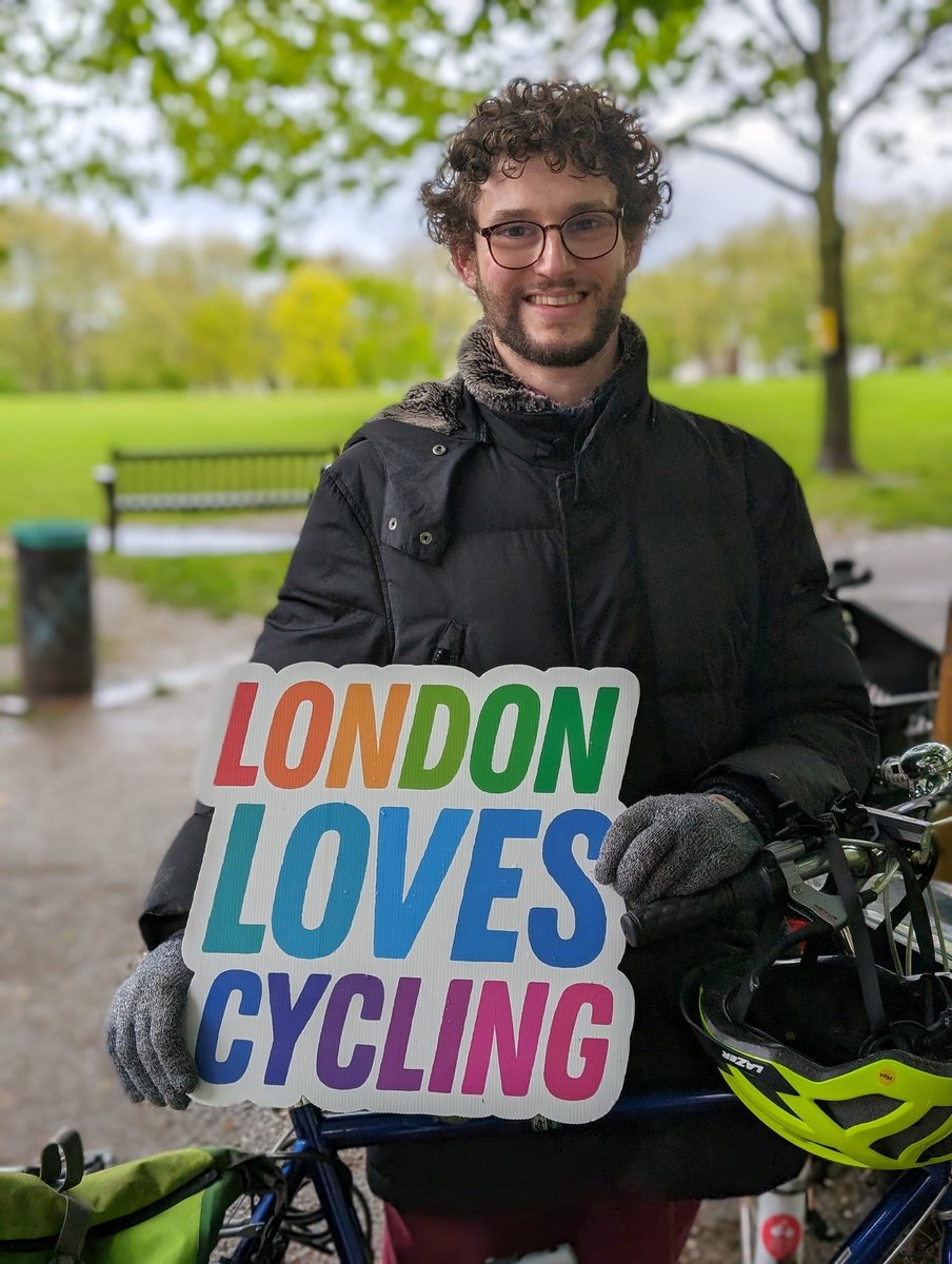 Love cycling because it's healthy and cheap. Come visit Cycle Islington at Highbury Fields right now for free croissant and #londonlovescycling stickers