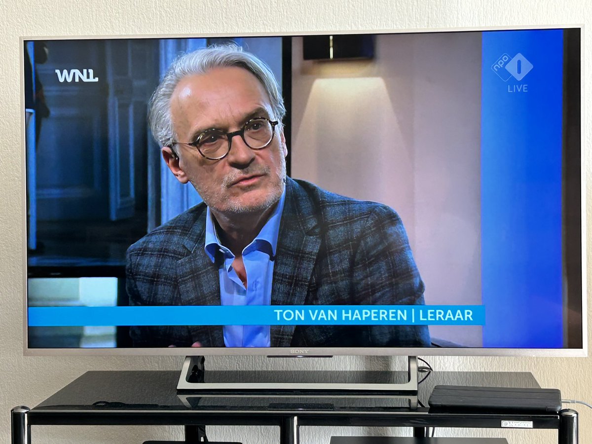 #WNL op zondag 28/04, het #onderwijs moet meer op de #Franse manier = discipline! 
Want daar sluit het bij ons niet aan met het uiteindelijke doel> goed onderwijs 👌 
Goede regels volgen > oa geen gsm in de klas 👍