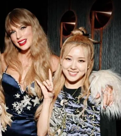 AboutMusicYT's tweet photo. Taylor Swift has sent BLACKPINK's Rosé a copy of 'The Tortured Poets Department'. https://t.co/mPD8MptLXx
