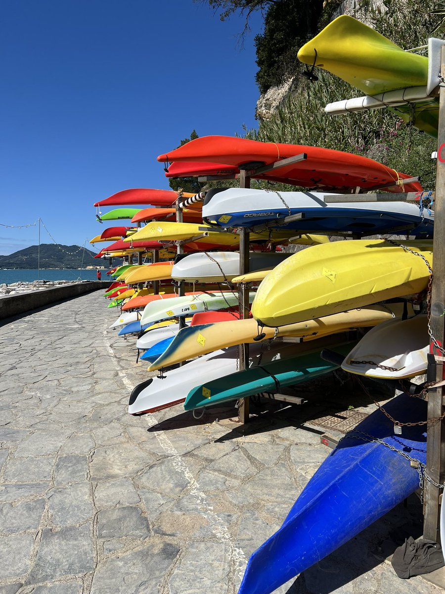 …pensavo di andare alle terme ma in fondo cosa c’è di più bello della nostra Liguria? #Liguria @lamialiguria #colore #mare #spiaggia