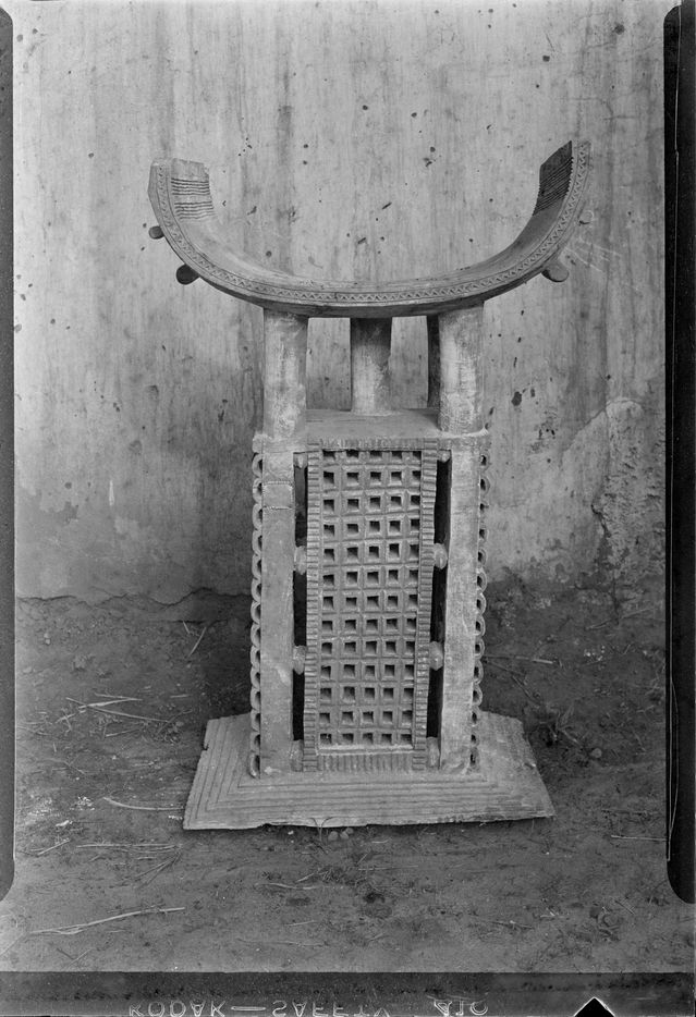 Ancien tabouret du roi du Dahomey.