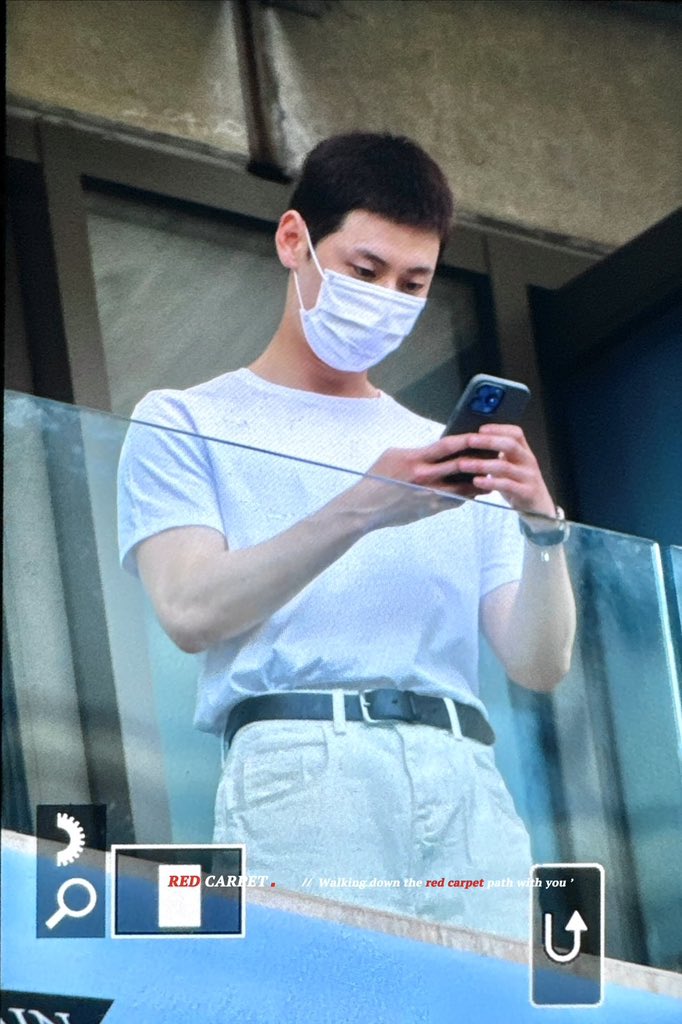 redcarpet_mh's tweet photo. 240428 🫳🏻🌰 #황민현 https://t.co/wOIY4u0aV4
