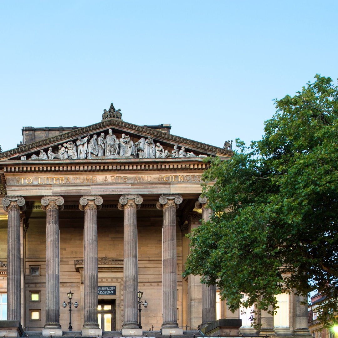 Architect Hibbert designed The Harris, deciding that an imposing neoclassical design was best suited for a library and #museum. This is because its main characteristics were 'simplicity, symmetry of plan, truthfulness of expression, and refinement of detail.' 🏛️