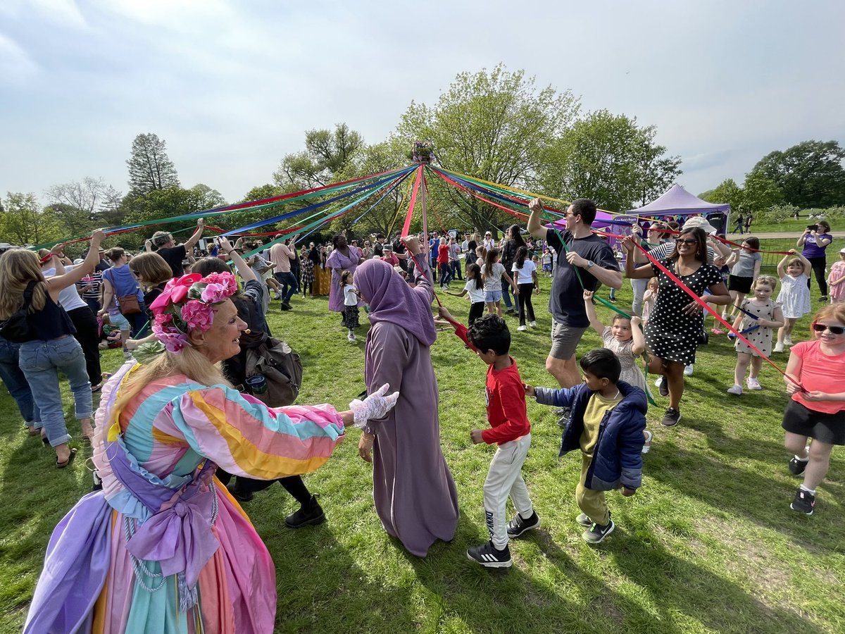 Only two weeks until #DulwichPark Fair! Come and join the fun, it’s free! Bring your bestie to the dog show, why not have a go at bowls? Loads of great street food and market stalls. Local entertainment on the stage. 
<a href="/lb_southwark/">Southwark Council</a> @DulwichFestival <a href="/LapdogTweets/">Lapdog Tweets</a> <a href="/DulwichSociety/">The Dulwich Society</a>