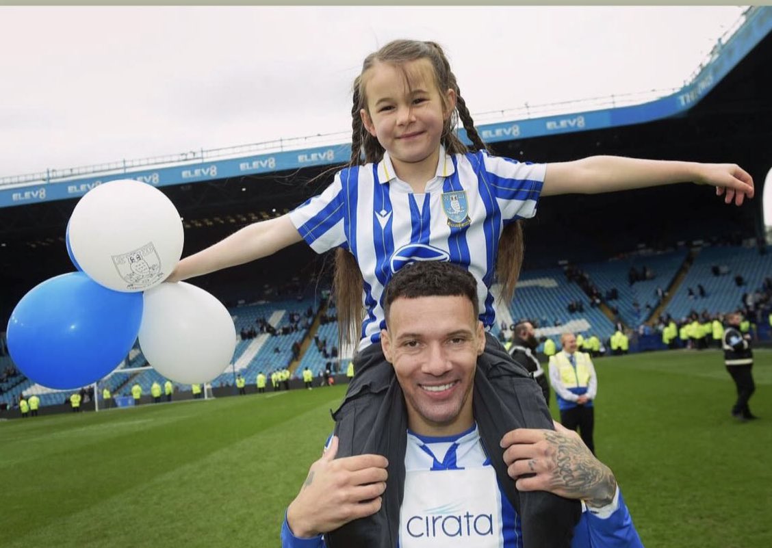 So proud of my baby with her daddy on her own she had the best day ❤️Thank you to my angel @chloebannan for taking her! @Marvinjohnson28 you’ve done us proud this whole year