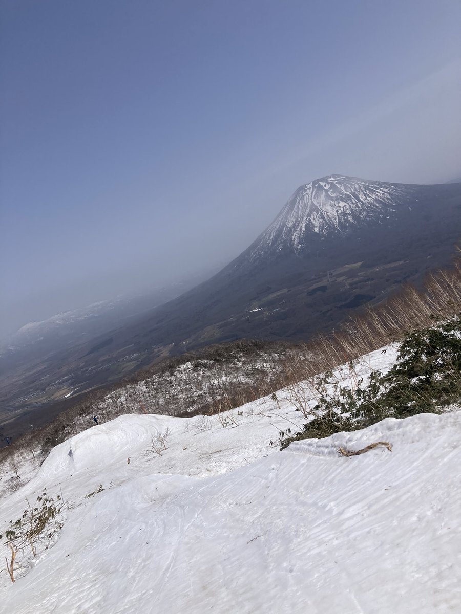 SeigoSnow's tweet photo. 昨日4/27のニセコグランヒラフ https://t.co/xjVQudC7KR