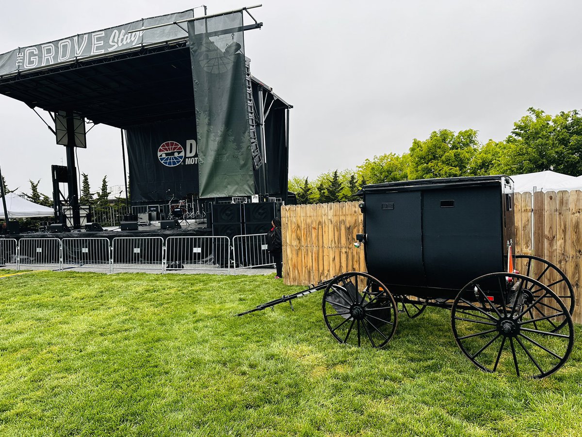 Hey @MonsterMile fans….! You will never guess who just arrived. Be sure to be at The Grove Stage at 12:30 to hear the a-mazing Amish Outlaws! #AmishOutlaws