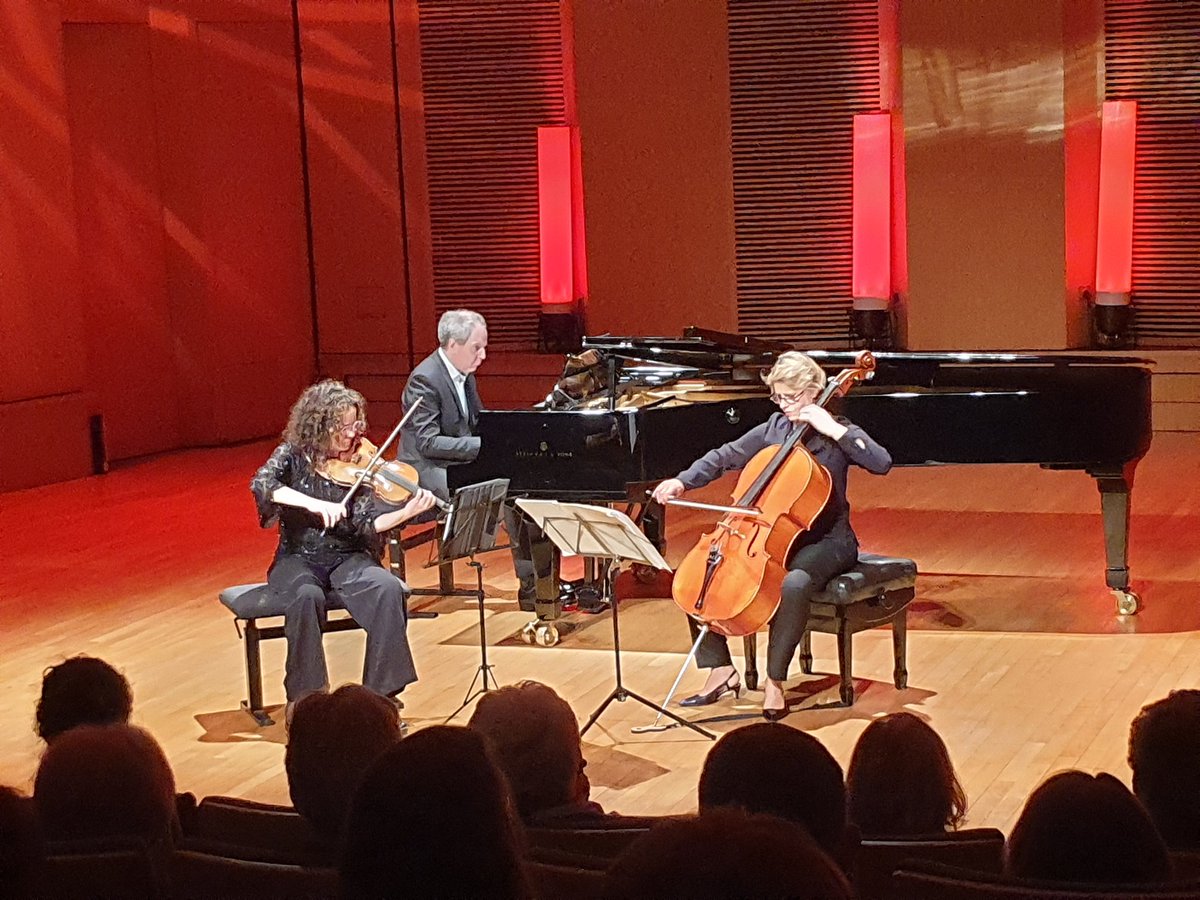 Beethoven, Chostakovitch, Mendelssohn : admirable soirée chambriste hier à @VincennesVille avec le Trio Élégiaque dans la saison #PrimaLaMusica.