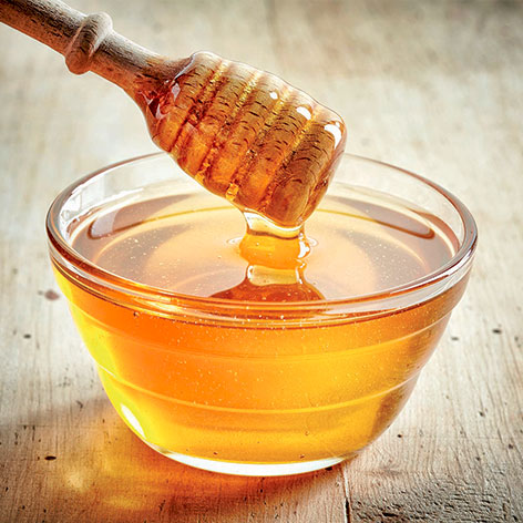 #Culture_Générale: Le miel est un aliment étonnant qui ne se gâte jamais, même après des milliers d'années. Cela est dû à ses propriétés antibactériennes naturelles, en raison de sa teneur élevée en sucre et de son pH bas. NB: Un miel qui se gâte est un miel trafiqué.