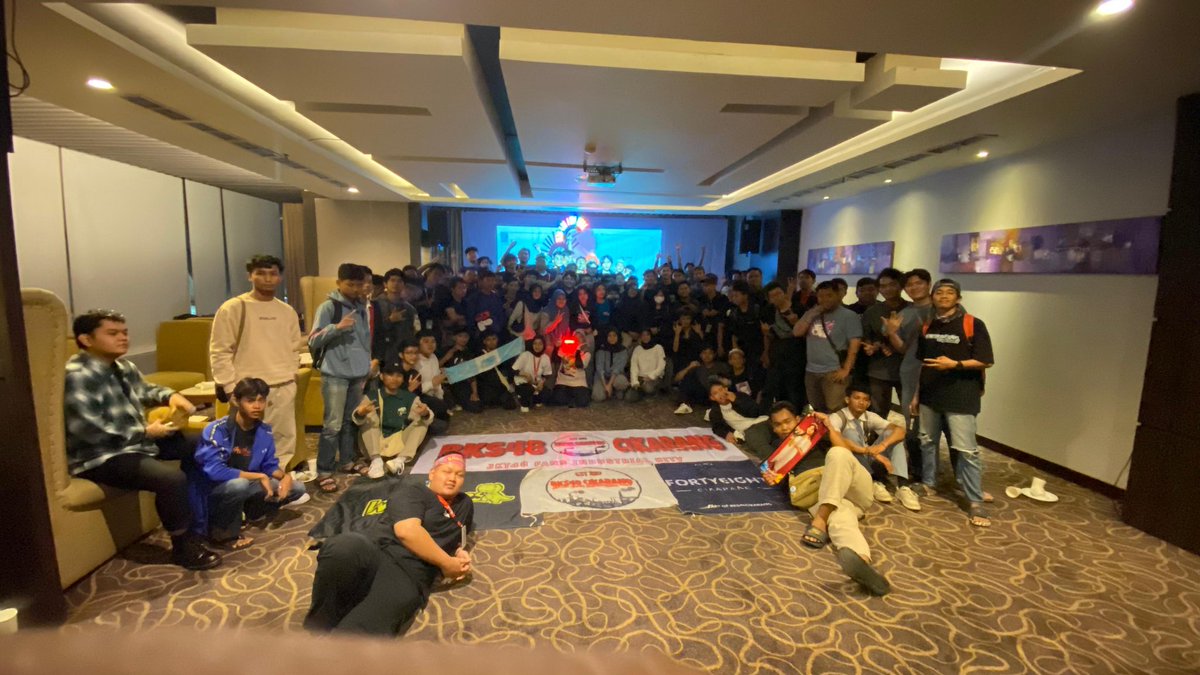 wongWonganAngel's tweet photo. Wasweswossss
Nobar #ShaniGraduationConcert 
Matur Nuwun Kita Semua Kabeh Yang Sudah meramaikan Nobar kali iniii,😶‍🌫 https://t.co/LzS3ehJ1NS
