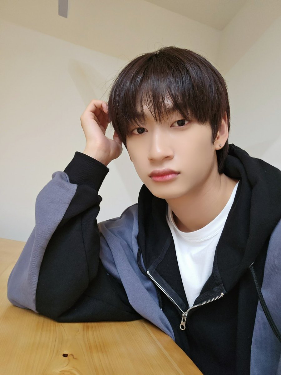 OmegaX_members's tweet photo. [#OX]

어...? 나 불렀어??💜💚

#OMEGA_X #오메가엑스 
#태동 #TAEDONG https://t.co/Wgy94Ebo7S