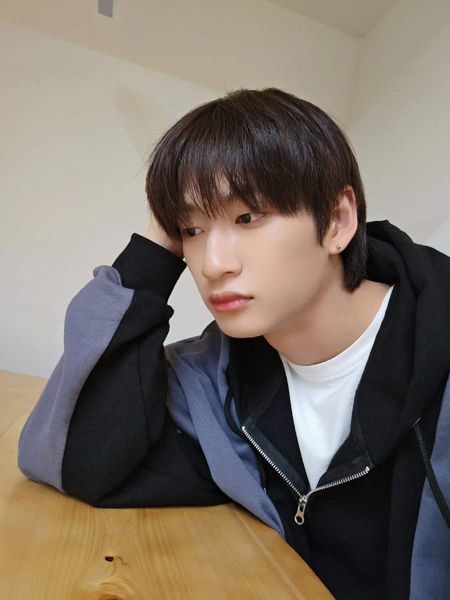 OmegaX_members's tweet photo. [#OX]

어...? 나 불렀어??💜💚

#OMEGA_X #오메가엑스 
#태동 #TAEDONG https://t.co/Wgy94Ebo7S