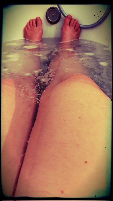 Lazy Sunday #bathtub #feet #foam #thicktighs https://t.co/jirCPMuGr2<a href="/tag/bathtub"class="tags">#bathtub</a><a href="/tag/feet"class="tags">#feet</a><a href="/tag/foam"class="tags">#foam</a><a href="/tag/thicktighs"class="tags">#thicktighs</a>