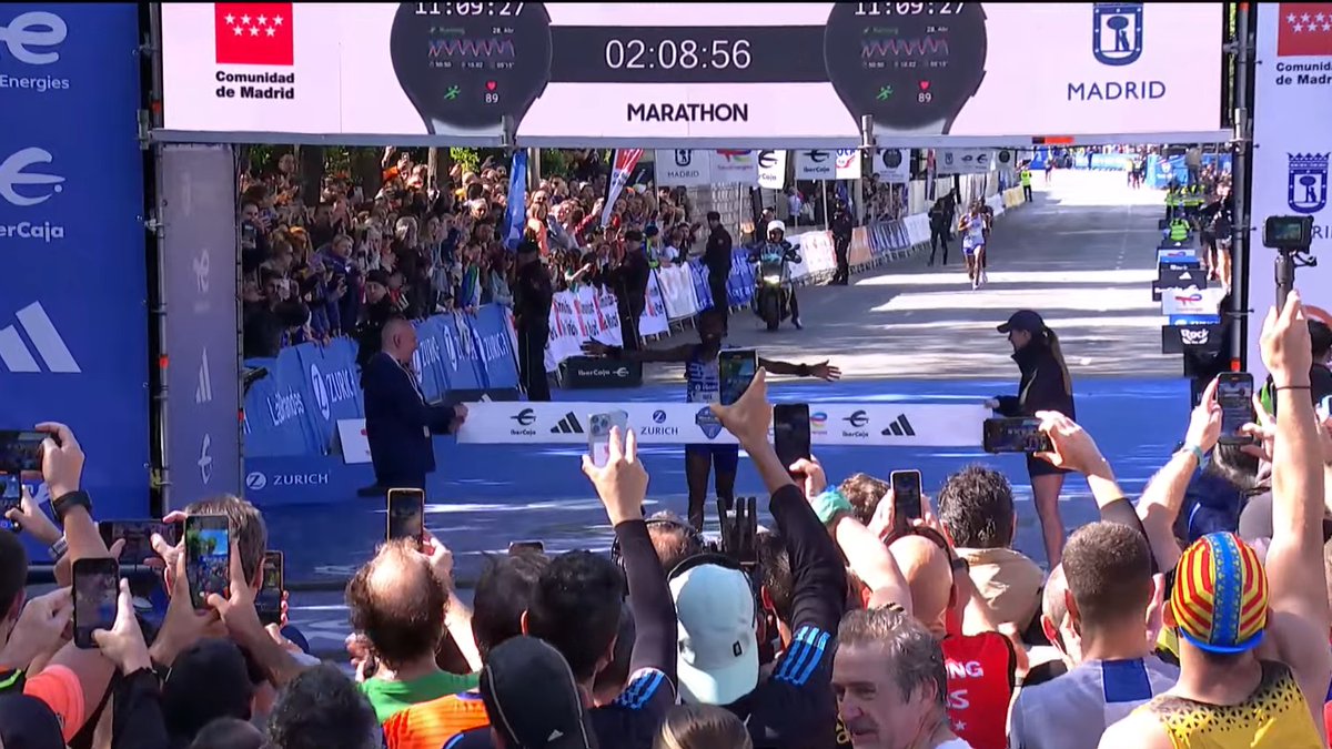 Podio categoría masculina ♂️ del <a href="/RNRmadmaraton/">Zurich RNR Running Series Madrid</a> 

🥇 Mitku Tafa 🇪🇹 - 2:08:57
🥈 Fikre Bekele 🇪🇹 - 2:09:09
🥉 Douglas Chebii 🇰🇪- 2:09:11