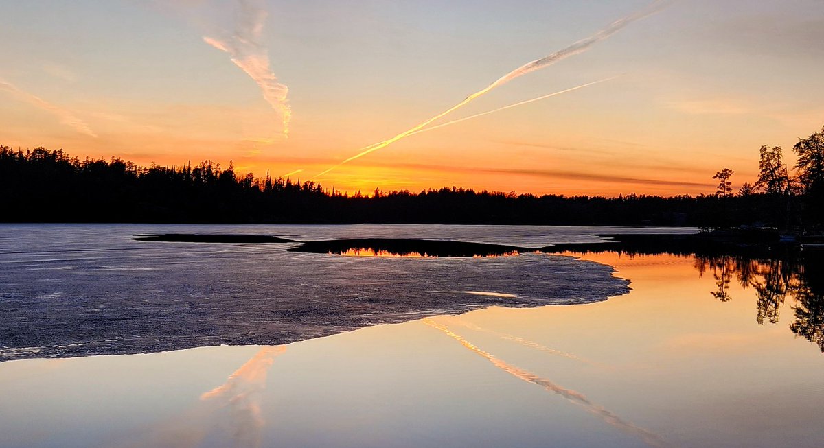 GM! For #SundaySharing please QP or share your #photooftheweek.
I know recently posted, but I love this shot of the melting ice from last week.