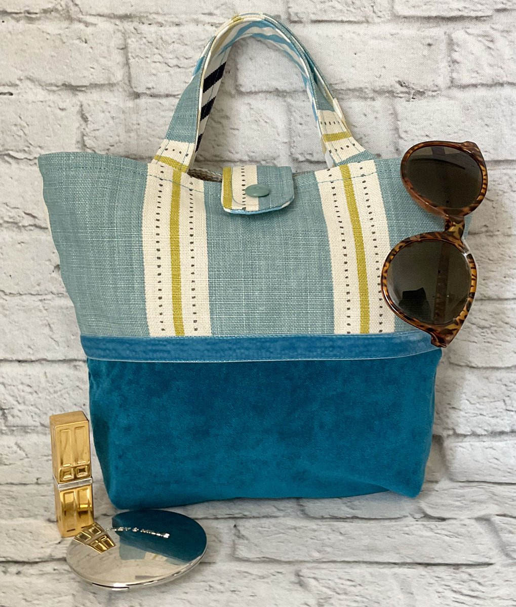 A cutie of a Diddy Bag here in terrific teal. Don’t miss out, as a one off once it’s gone, it’s gone #UKGiftAM #MHHSBD #SBS buff.ly/2F1nKi1