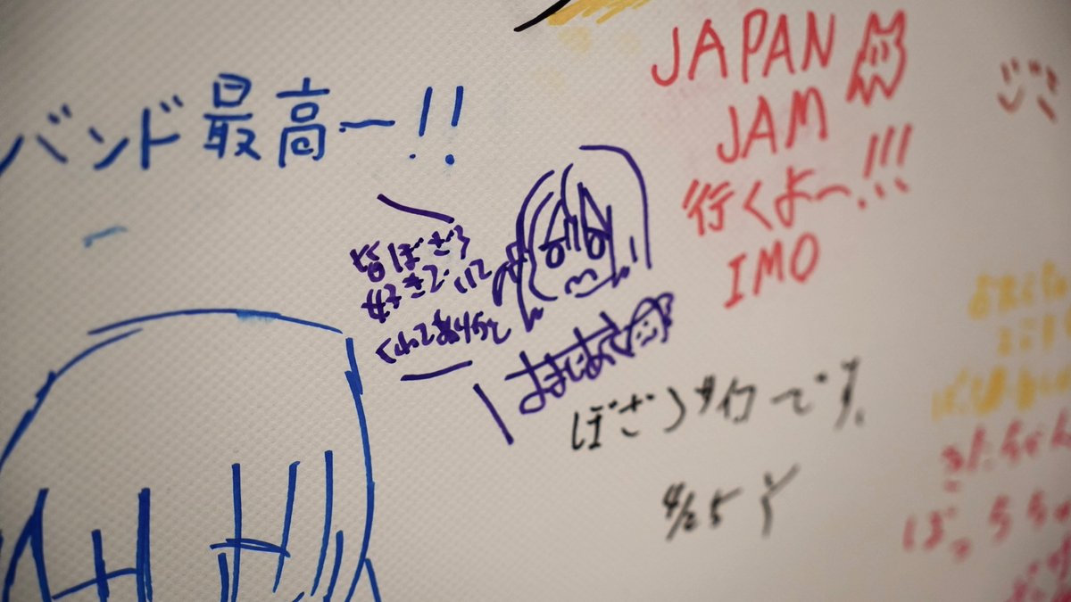 やっと行けました‼️展示もファンの皆さんも愛が溢れてて最高の空間でした‼️5/6までやってるのでまだの方はゼヒ‼️ #ぼっち・ざ・ろっく展