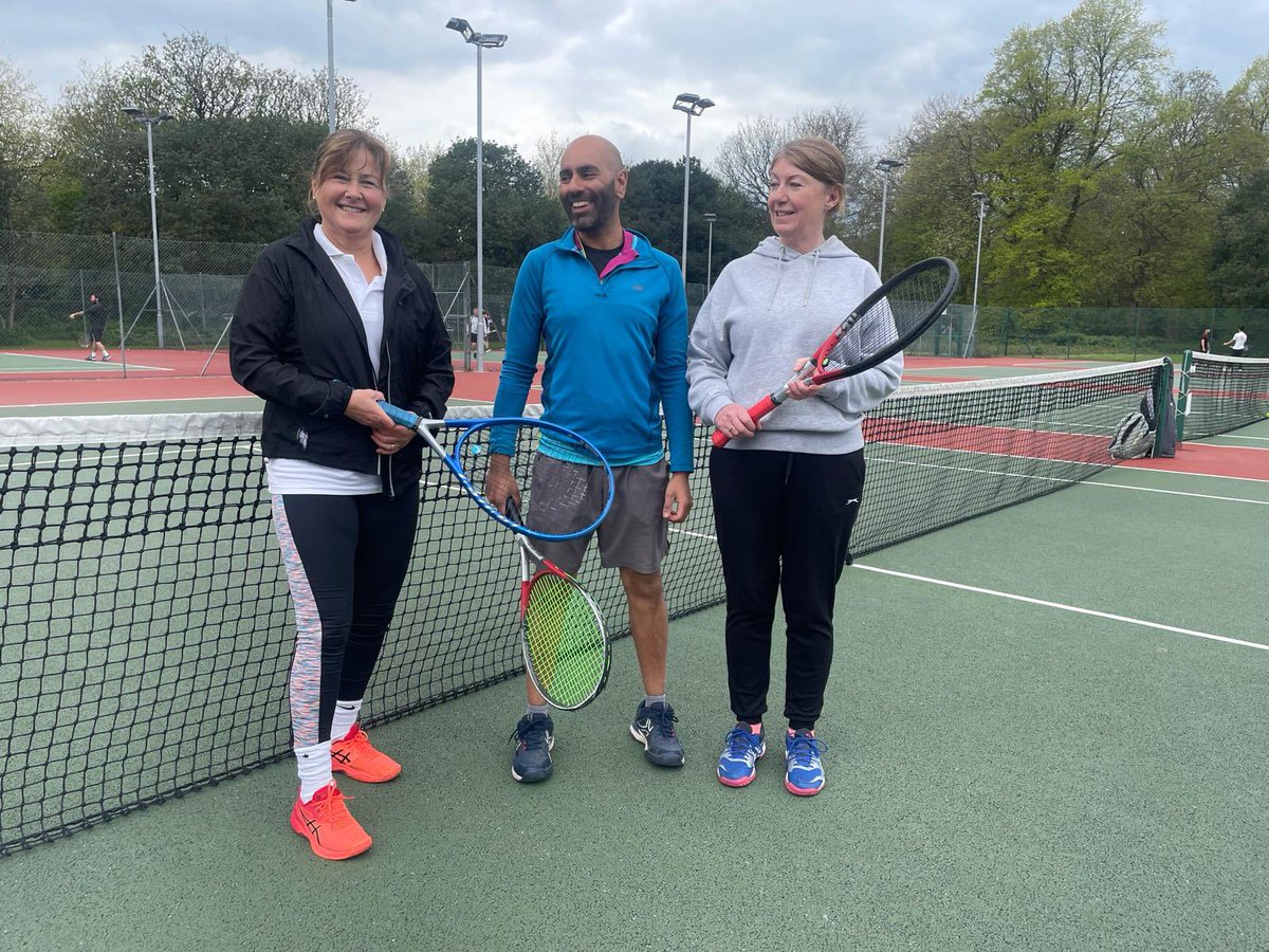 📣6 WEEK BEGINNERS TENNIS COURSE 
All our members have access to free beginners coaching course which aims to teach the basics of tennis and build confidence to join our 4x weekly social tennis sessions. 
Open to all members every Sunday at 1-2pm from 5th May.