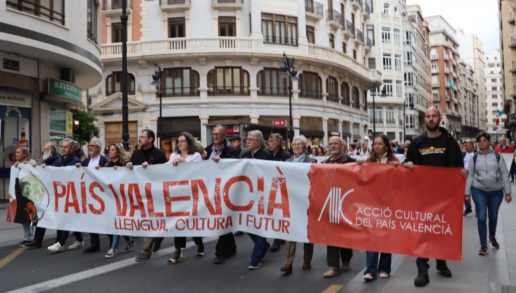 Clam contra els atacs a la llengua al País Valencià

#25dAbril

diaridelallengua.cat/clam-contra-el…