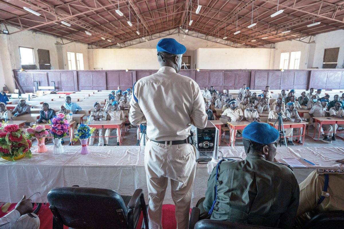 🚔 Empowering #Somali police force! With @UNDP's support, local police received training and equipment to collaborate with the community, combating crime, addressing domestic violence, and ensuring safety for all. Details: undp.org/somalia/projec… #CommunitySafety