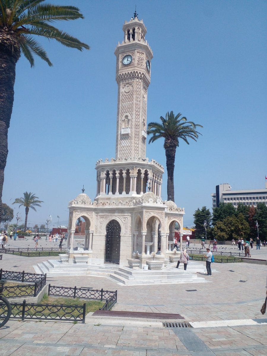 sait010134's tweet photo. Izmir saat kulesi anlik😎 https://t.co/4kMzDPBJLh