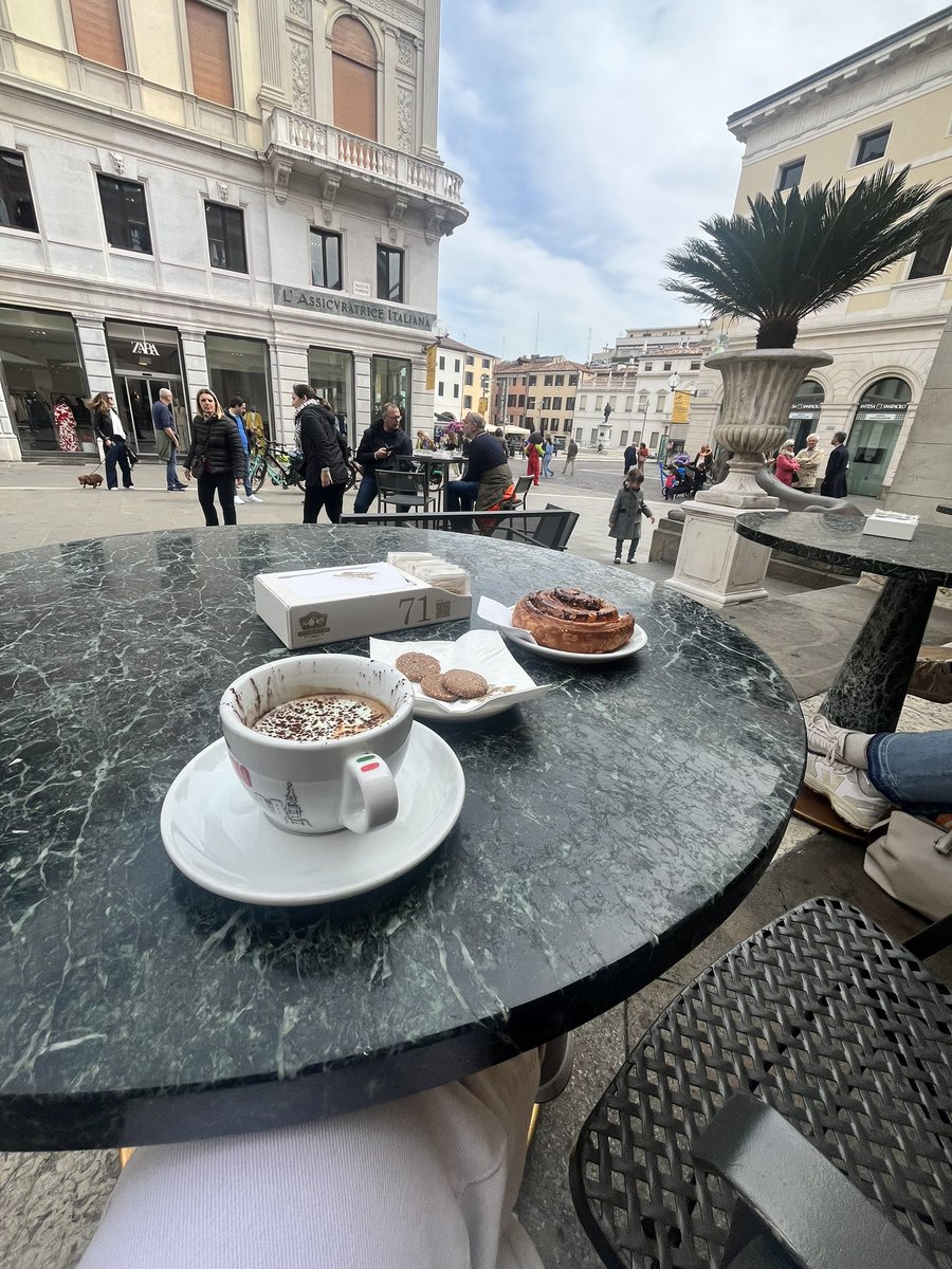 cesa_rina84's tweet photo. #padova sei sempre bella
#caffepedrocchi https://t.co/G9gy1UW1oU