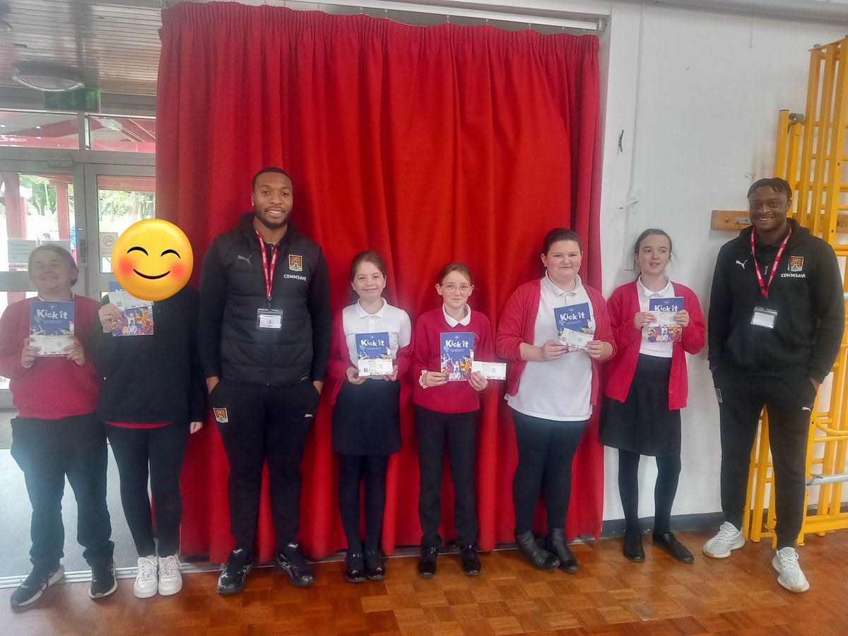 In the build up to next week's @NTFCWomen match at Sixfields we have been visiting schools & giving away free tickets to their girls footballers this time it was the turn of @WindmillRaunds #connectingcommunities @NTFC_CT @ntfc #shoearmy #ntfcwomen