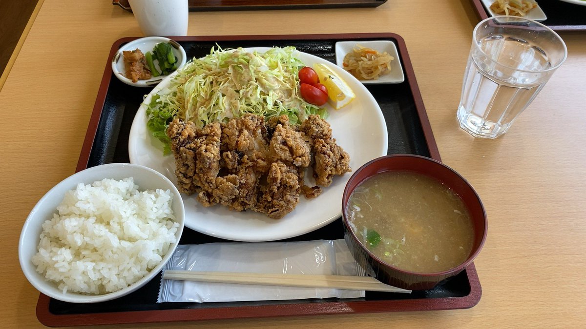 お昼は名物の山賊焼🤤