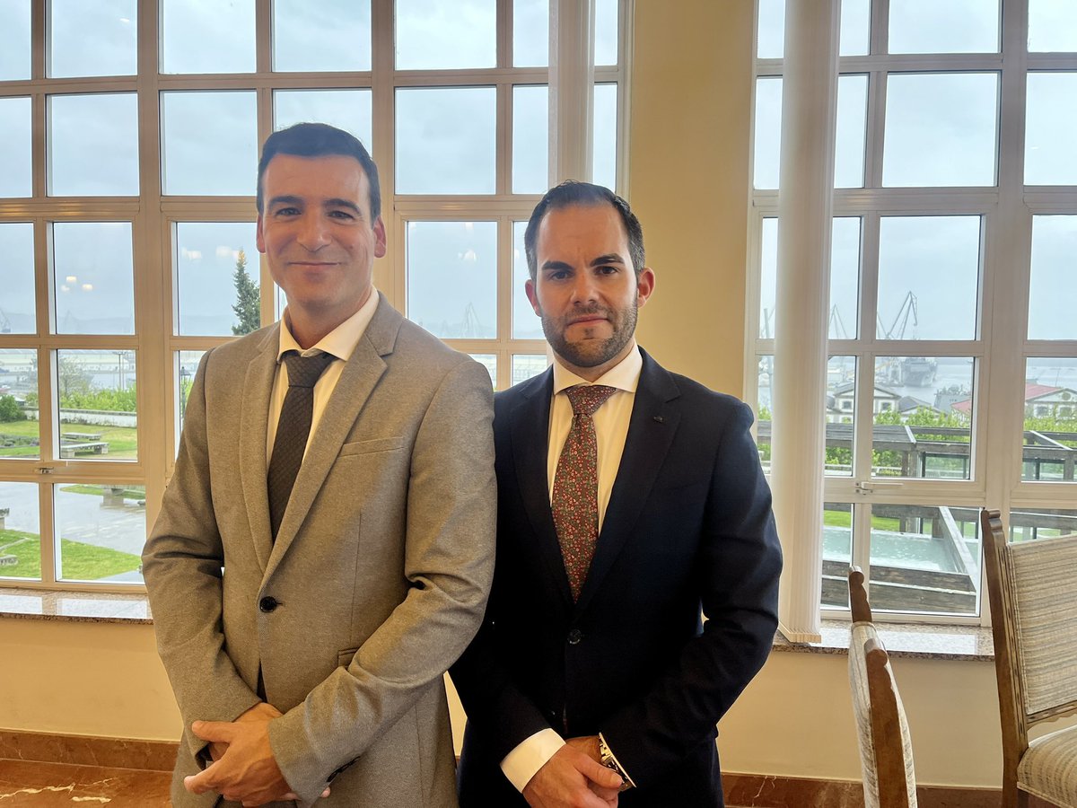 ajaferrol's tweet photo. En el acto de despedida del Fiscal jefe de Ferrol Don Miguel Armenteros León. En la comida celebrada este viernes participaron más 50 operadores jurídicos, y nuestra agrupación estuvo representada por nuestro presidente Alejandro Seoane Pedreira.
#Ferrol #abogadosferrol https://t.co/1ZpcF8JJLv