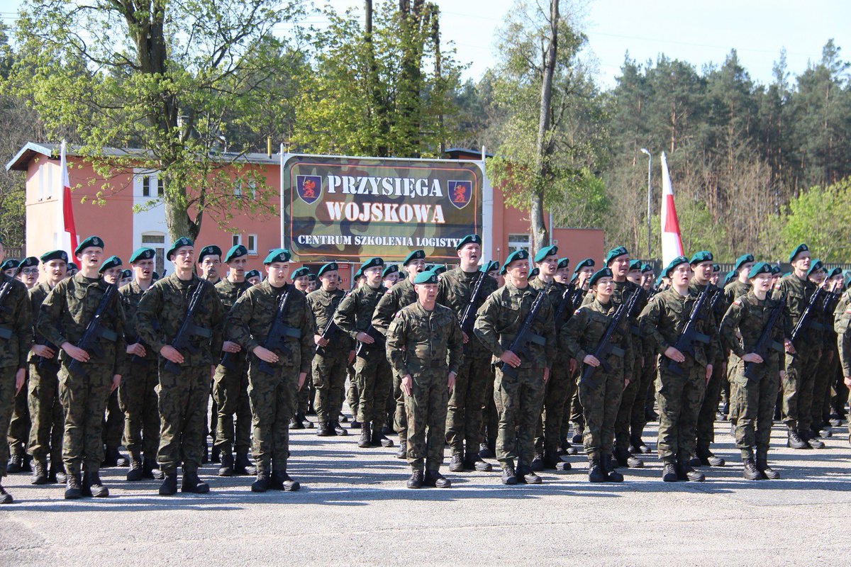 WCRGrudziadz's tweet photo. Przysięga Wojskowa 2️⃣8️⃣.0️⃣4️⃣.2️⃣0️⃣2️⃣4️⃣
w #CentrumSzkoleniaLogistyki 🇵🇱
#WojskoPolskie 
#DZSW 
#ZostańŻołnierzem
@MON_GOV_PL 
@ZolnierzRP 
📸#CSLog https://t.co/gSfYTICkaB