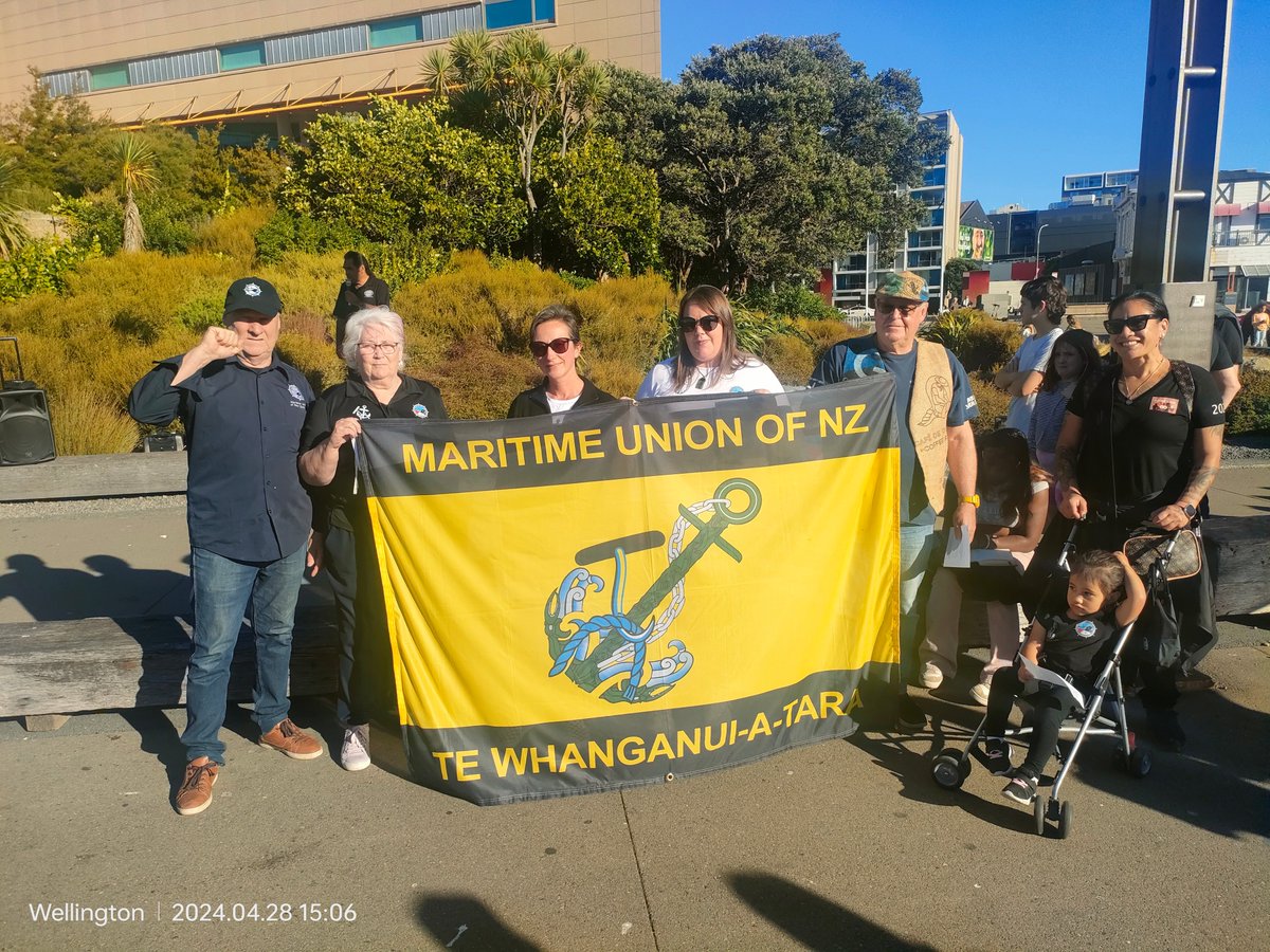 Wellington Te Whanganui-a-Tara Maritime Union members out today at #InternationalWorkersMemorialDay – supporting safe and healthy workplaces and calling for corporate manslaughter laws