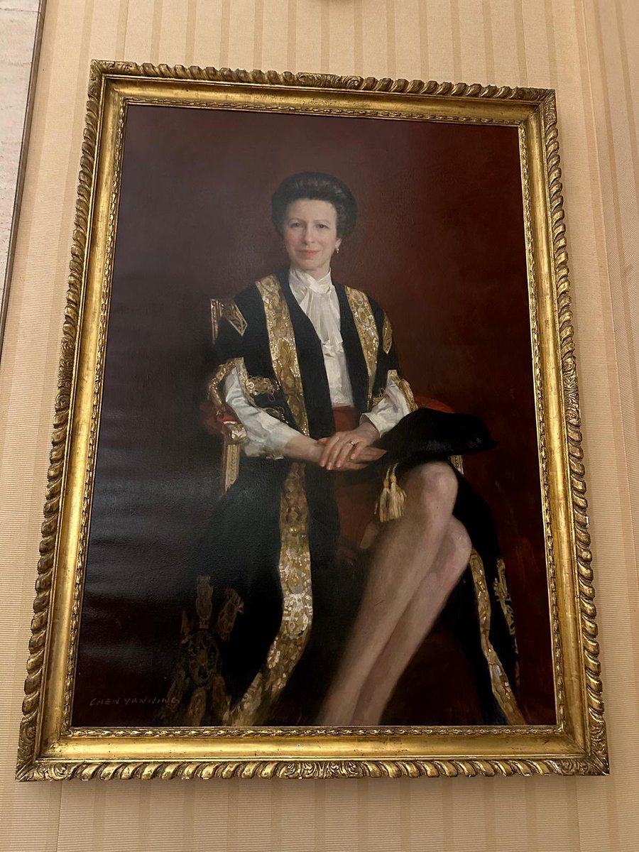 Under watchful gaze of her portrait as Chancellor of the University of London, HRH The Princess Royal spoke of the importance of education & cooperation at a reception marking relaunch of the Institute of Commonwealth Studies & 75th anniversary of the ‘modern’ #Commonwealth
1/2
