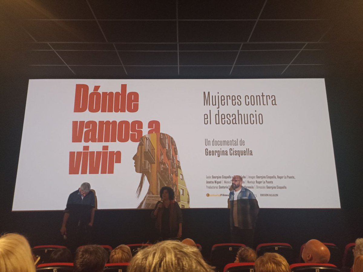LasKellysBCN's tweet photo. ¿Dónde vamos a vivir? Eso se preguntan los Jóvenes y familias trabajadoras que estamos viendo con horror el mercado inmobiliario. Y como los políticos han vendido la vivienda social a fondos buitres dejando familias enteras en la calle sin solución habitacional. https://t.co/ApqR4MhYEe