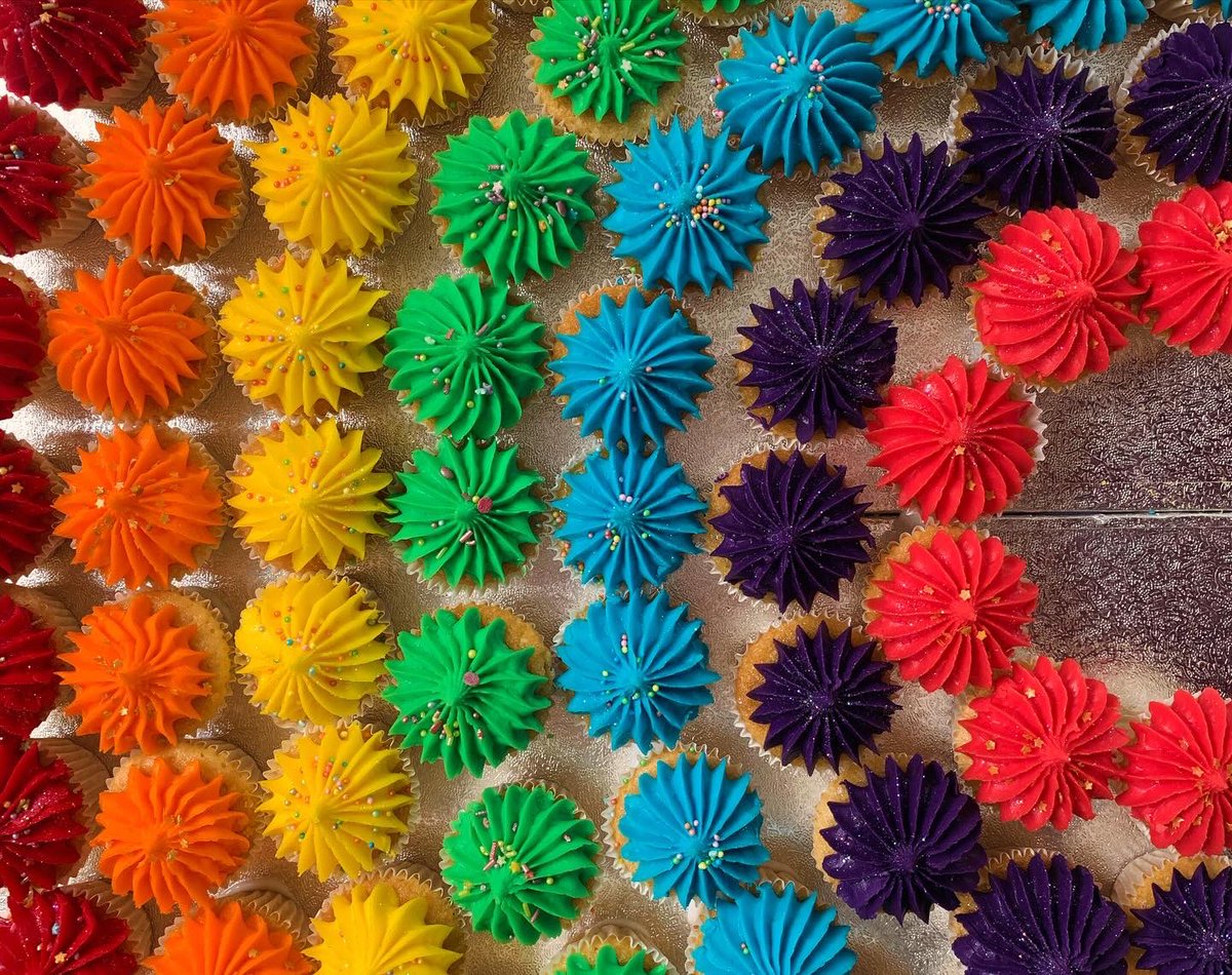100 mini cupcakes to make a lovely rainbow 🌈 It was absolutely huge and after we’d boxed it up we had a moment of doubt as to if we could get it through the door and on to @velocitycyclecouriers van for delivery!! 🌈🌈🌈🌈🌈🌈🌈🌈🌈🌈🌈🌈🌈🌈🌈🌈 #indieoxford #oxford