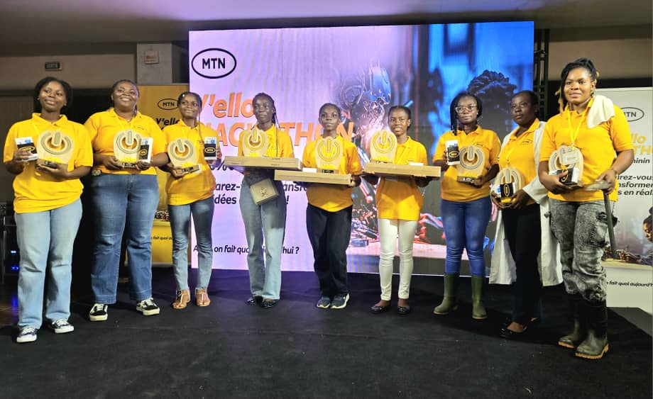 MTNCotedIvoire's tweet photo. #YelloHackathon se termine en beauté ! Après une incroyable finale, avec des projets très innovants, découvrez les gagnantes: 

🥇1er lauréat: Isis Insights de l'ESATIC 
🥈2ème lauréat: Soils Doctors de l'INP-HB 
🥉3ème lauréat: Angouanteam de l'INP-HB 

Bravo à toutes  👏👏 https://t.co/zDClLRtqS2