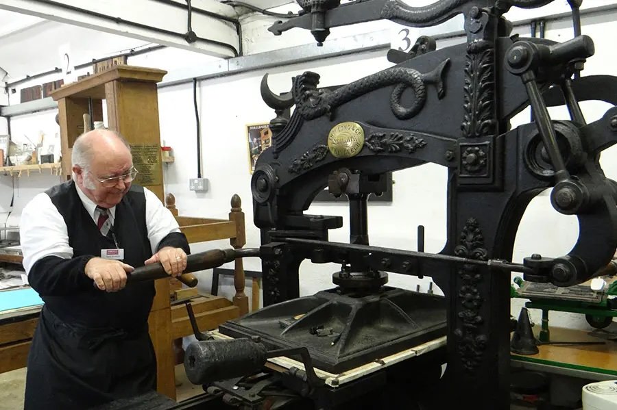 Today we’d like to introduce our contributor @amberley_museum, the only working historical printing house south of England. It houses fully working machinery and artefacts, e.g. a Columbian ‘Eagle’ flat-bed press (c 1856); engraved copper plates; Linotype machines and many more!
